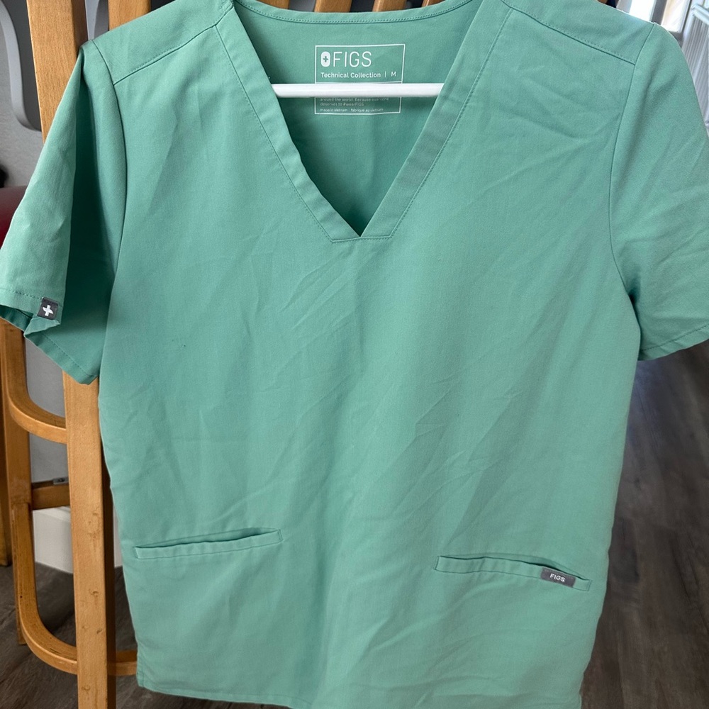 Used Figs Women's Short Sleeve Top and Pant Set